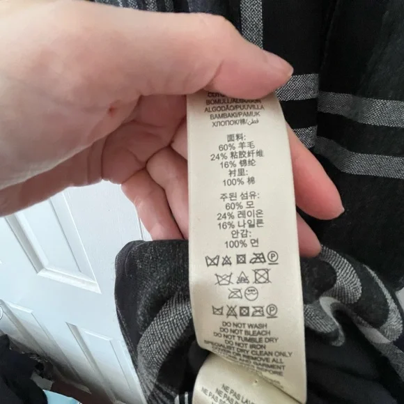 Burberry Brit wool dress. Size 6 - Picture 9 of 9